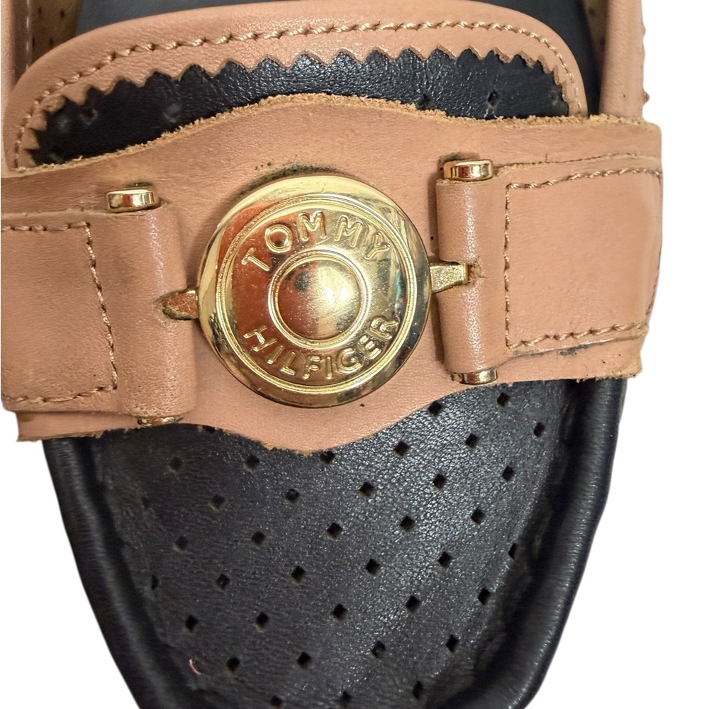 Tommy Hilfiger black and brien loafers with gold emblem size 9.5 - Picture 6 of 8